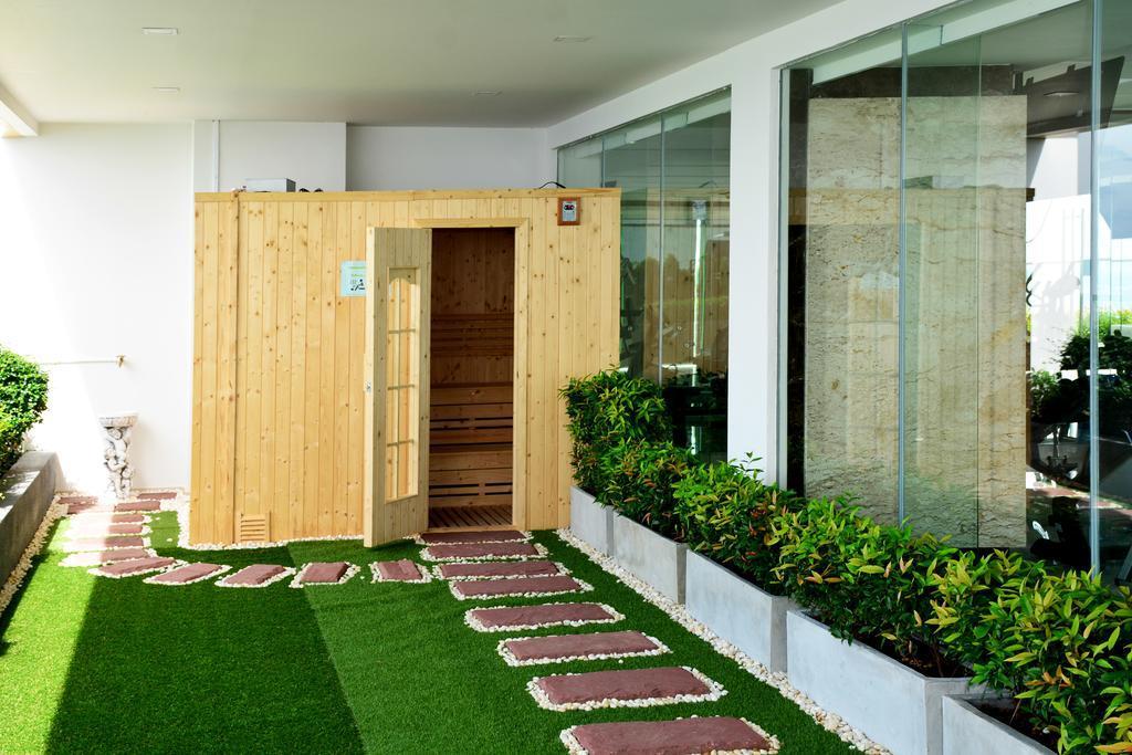 Apartemen Luxury Seaview The Peak Towers 200m To